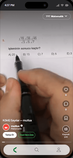 Kaydırak akışında bir köklü sayılar sorusunun açılış karesi: öğretmen soruyu kalemle gösteriyor.